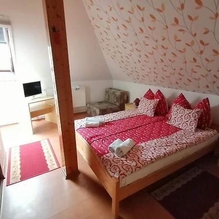 Joos Apartman Шарвар Экстерьер фото
