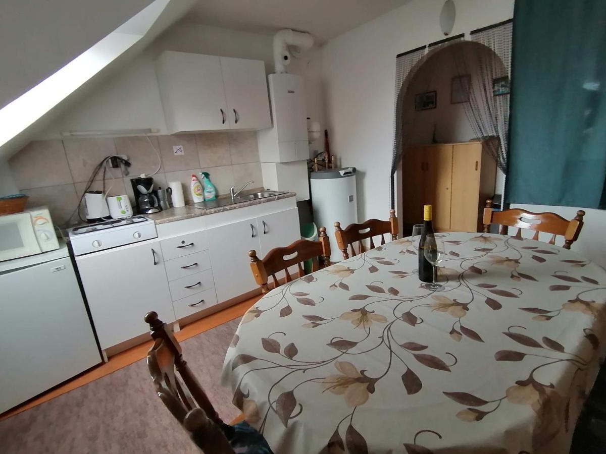 Joos Apartman Шарвар Экстерьер фото