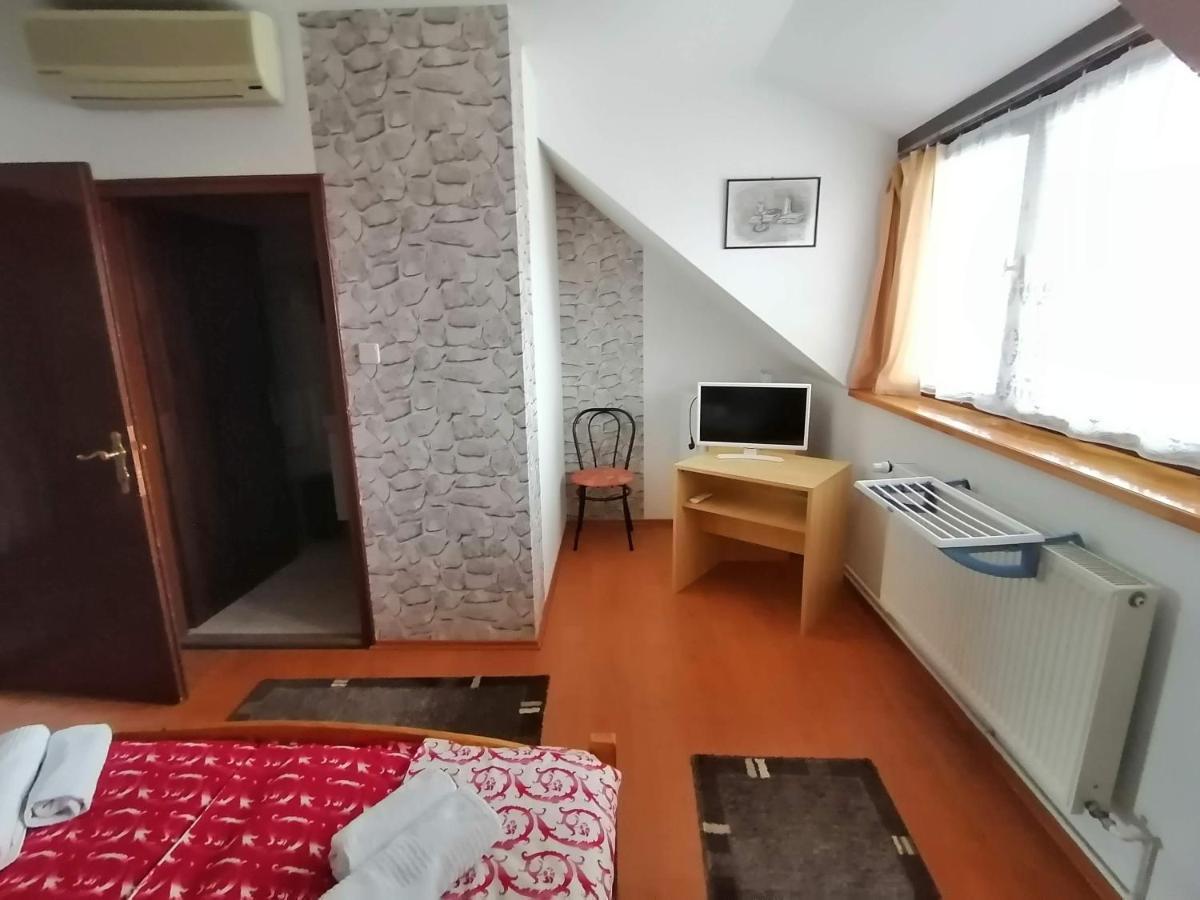 Joos Apartman Шарвар Экстерьер фото